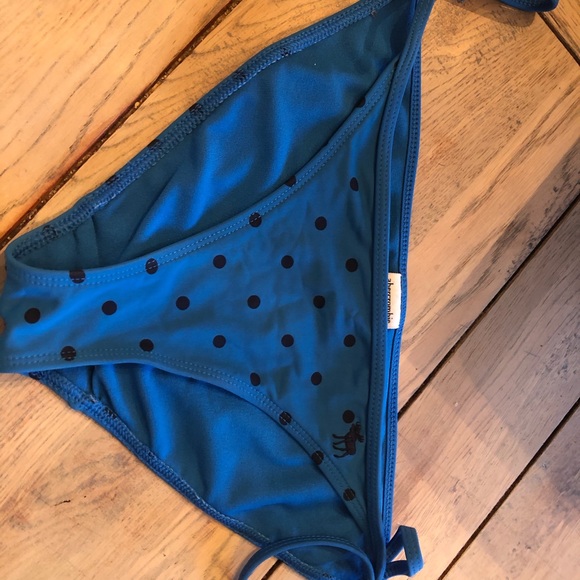 Bikini Tops & Bottom - Picture 7 of 8